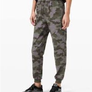Lululemon Stretch High-Rise HR Joggers Keep on Moving Heritage Camo Lavender 4